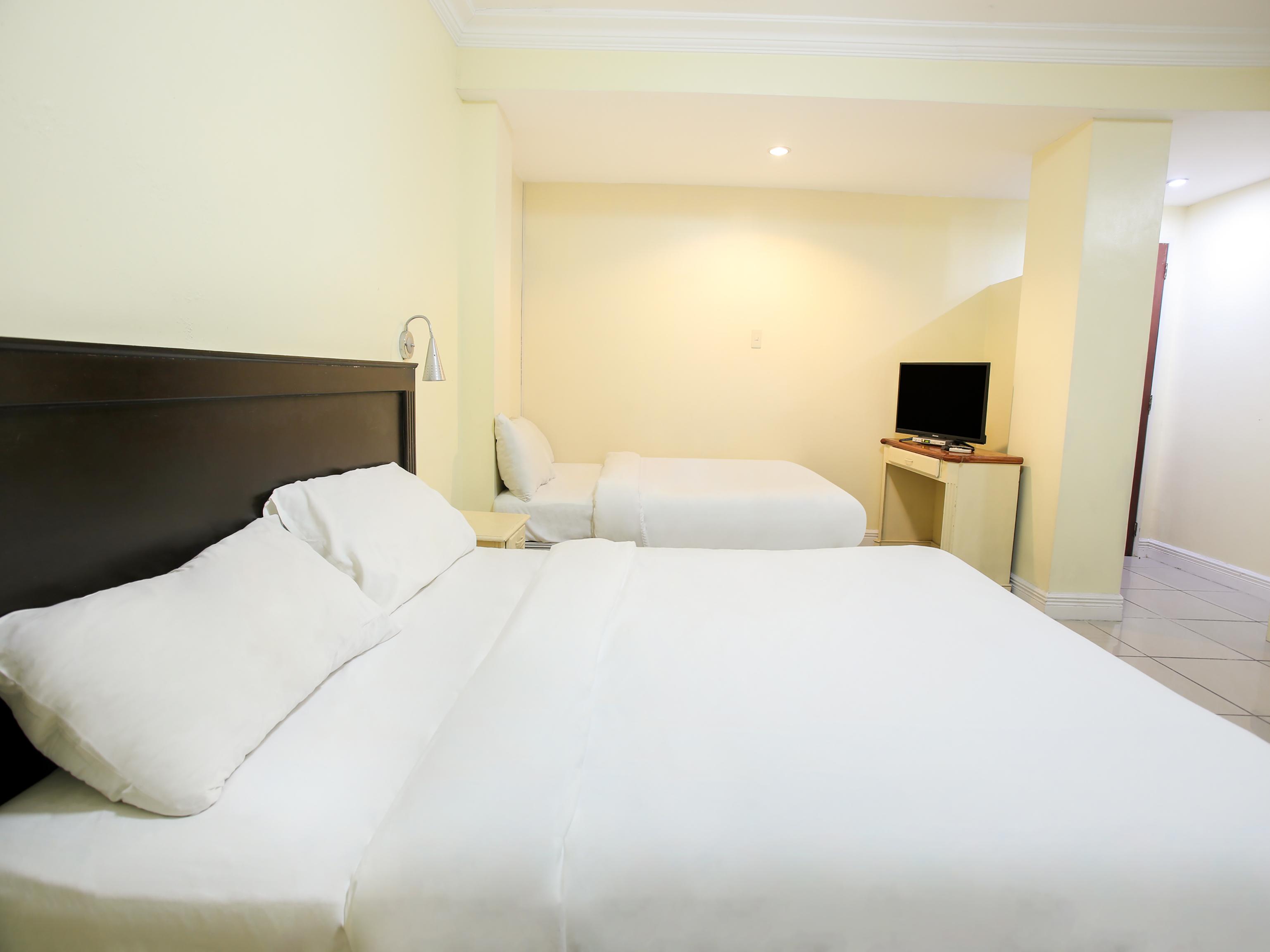 Hotel Euroasia By Bluebookers Angeles Buitenkant foto