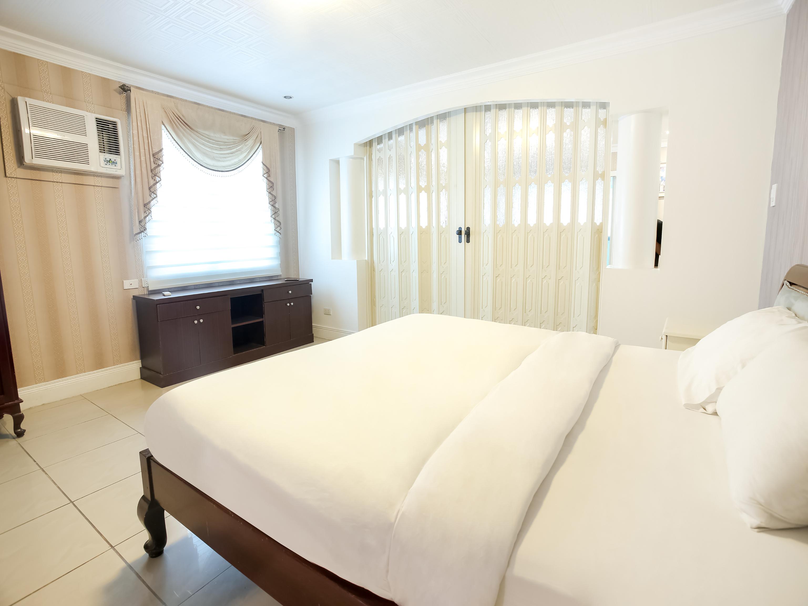 Hotel Euroasia By Bluebookers Angeles Buitenkant foto