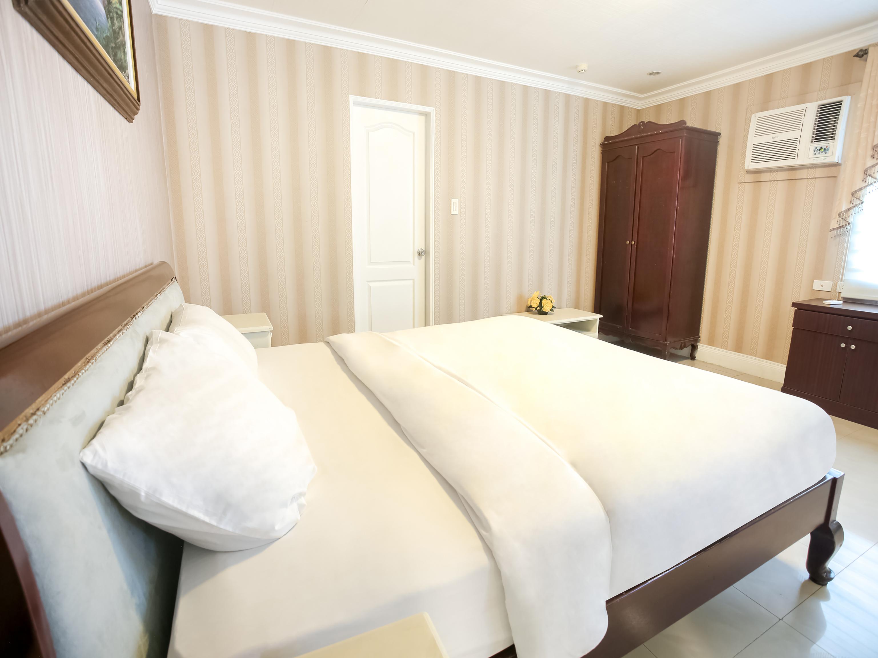 Hotel Euroasia By Bluebookers Angeles Buitenkant foto