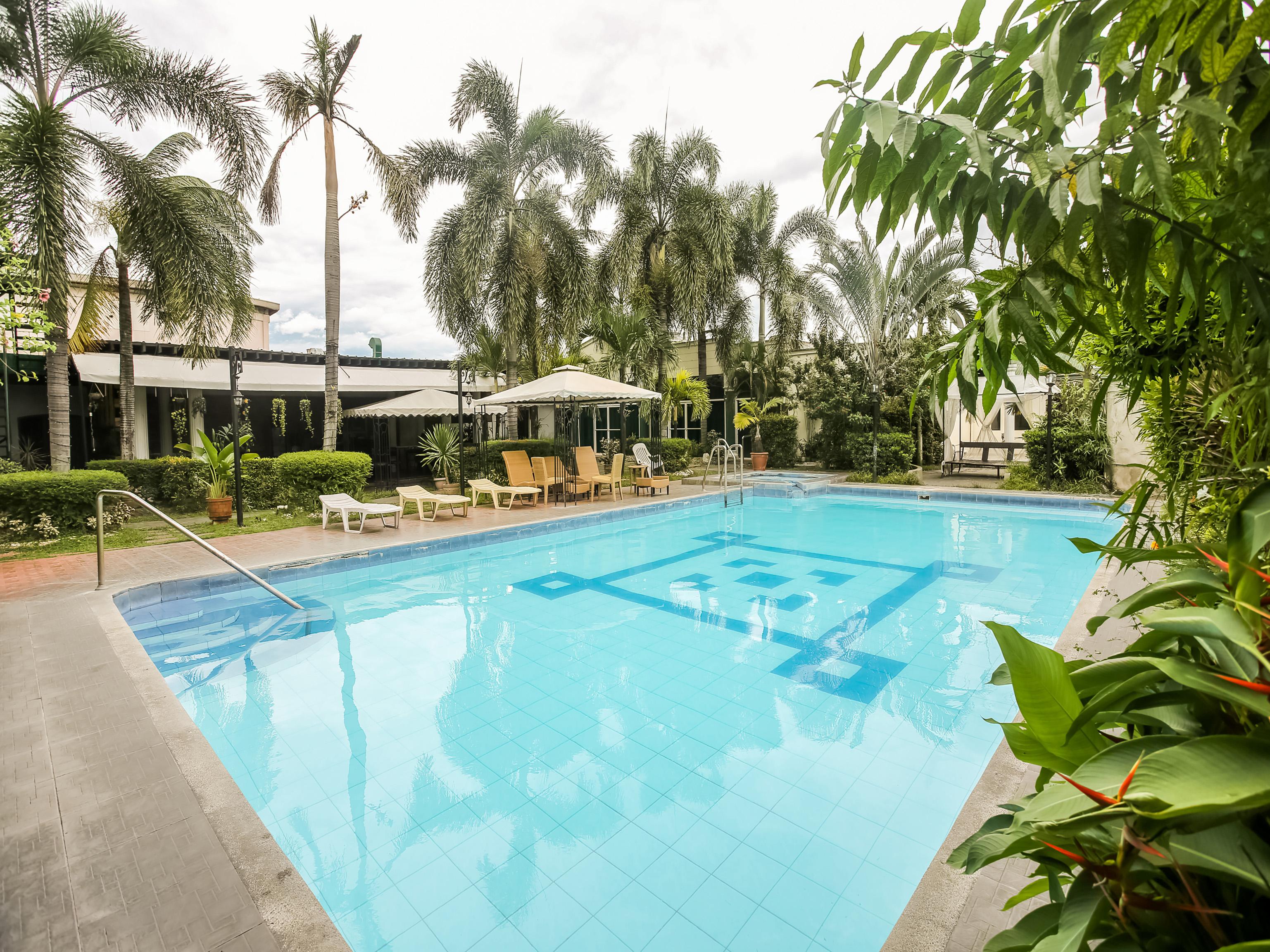 Hotel Euroasia By Bluebookers Angeles Buitenkant foto