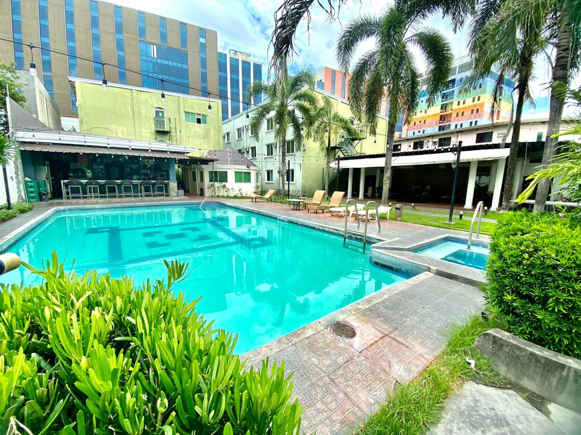 Hotel Euroasia By Bluebookers Angeles Buitenkant foto