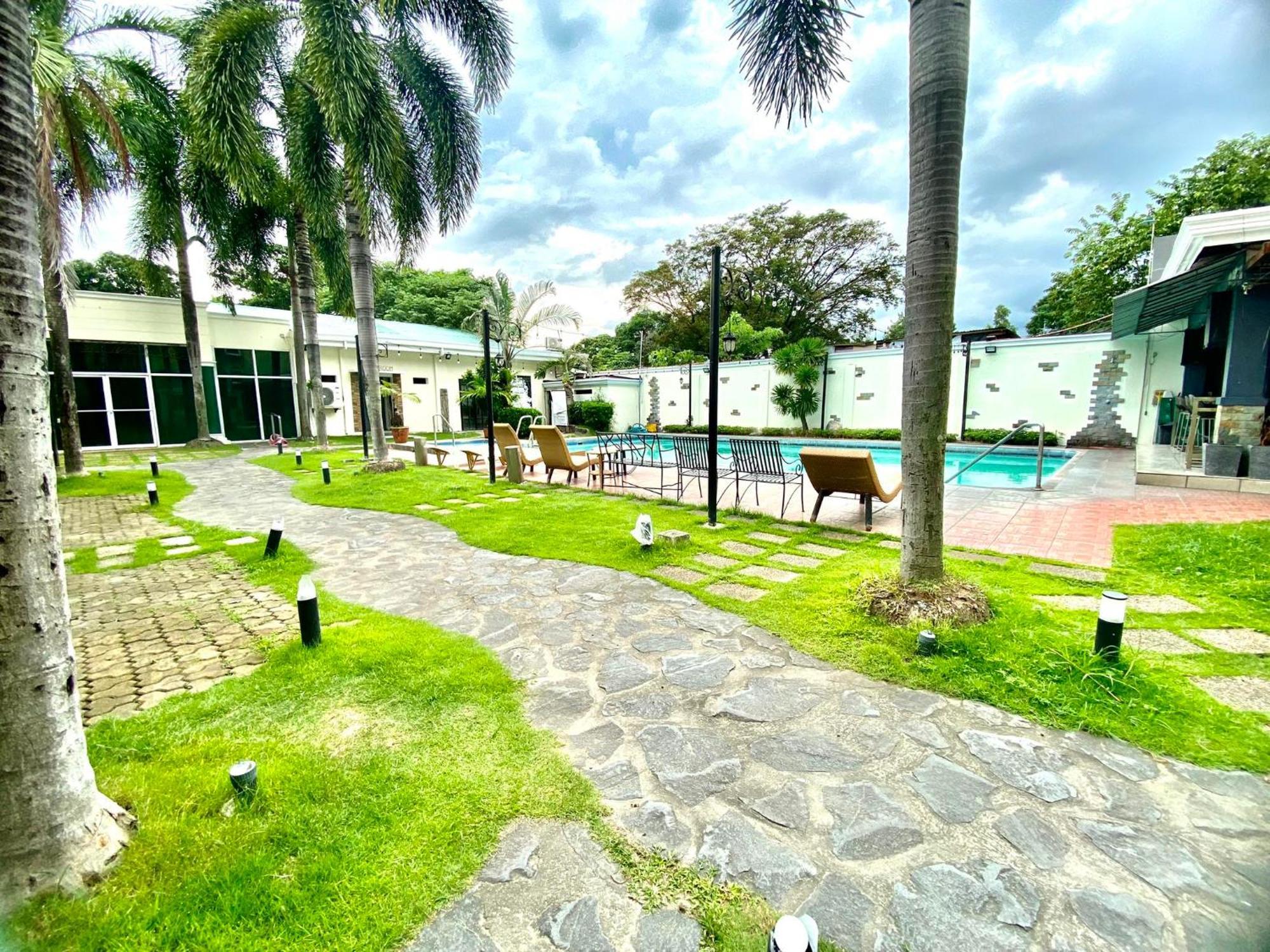 Hotel Euroasia By Bluebookers Angeles Buitenkant foto
