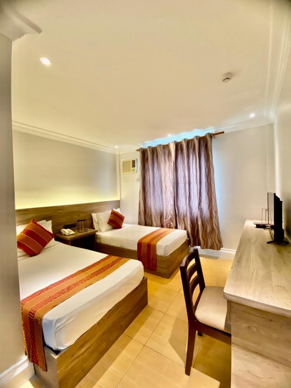Hotel Euroasia By Bluebookers Angeles Buitenkant foto