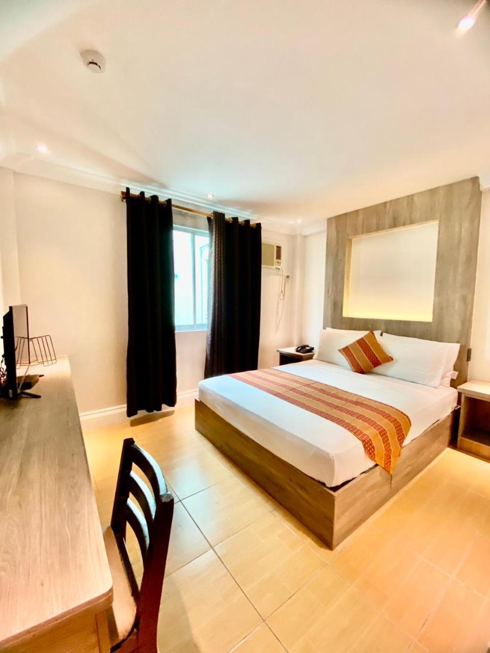 Hotel Euroasia By Bluebookers Angeles Buitenkant foto