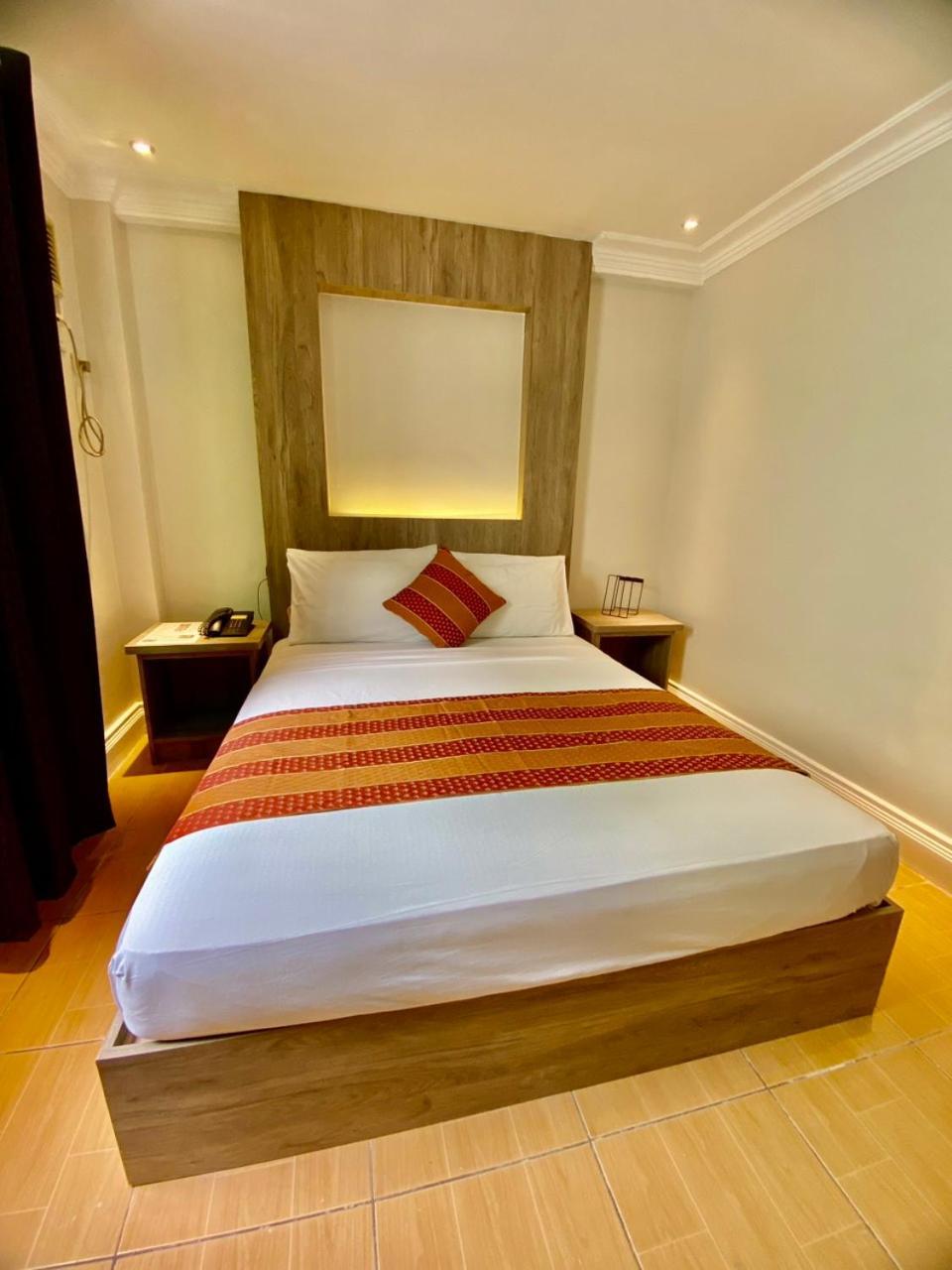 Hotel Euroasia By Bluebookers Angeles Buitenkant foto
