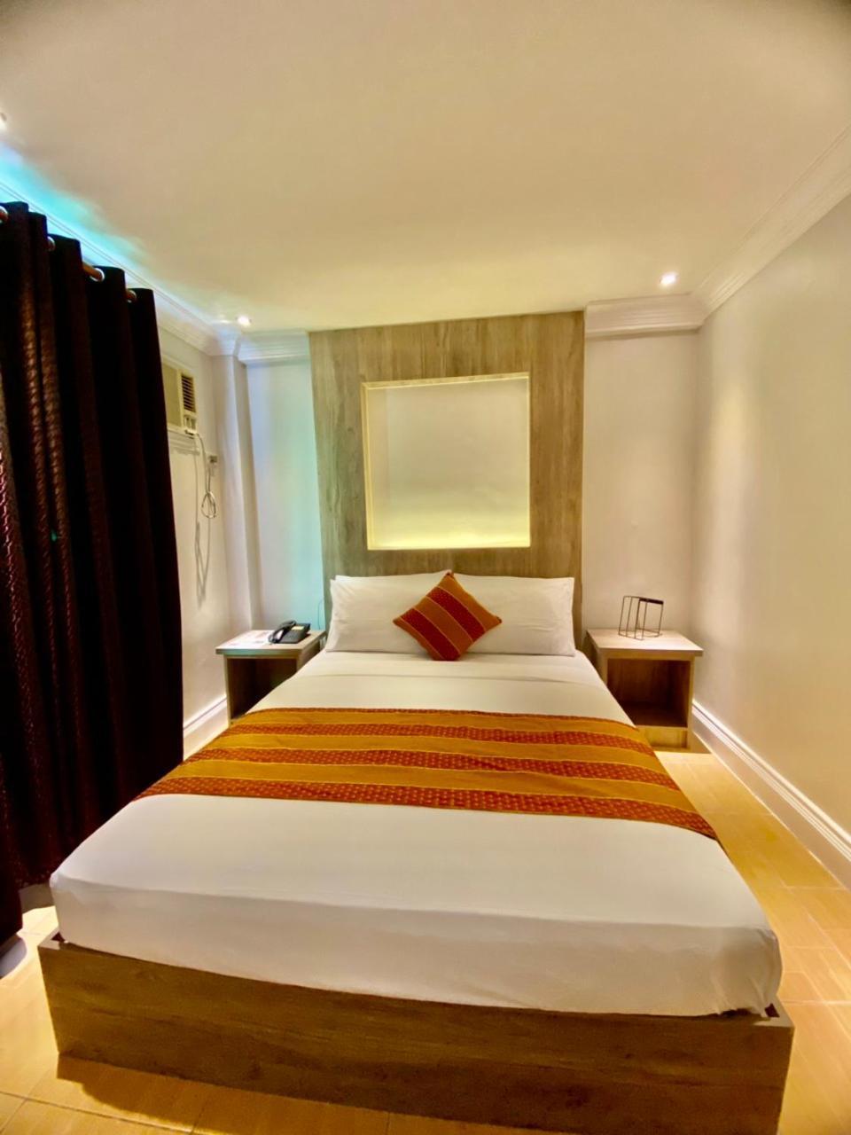 Hotel Euroasia By Bluebookers Angeles Buitenkant foto