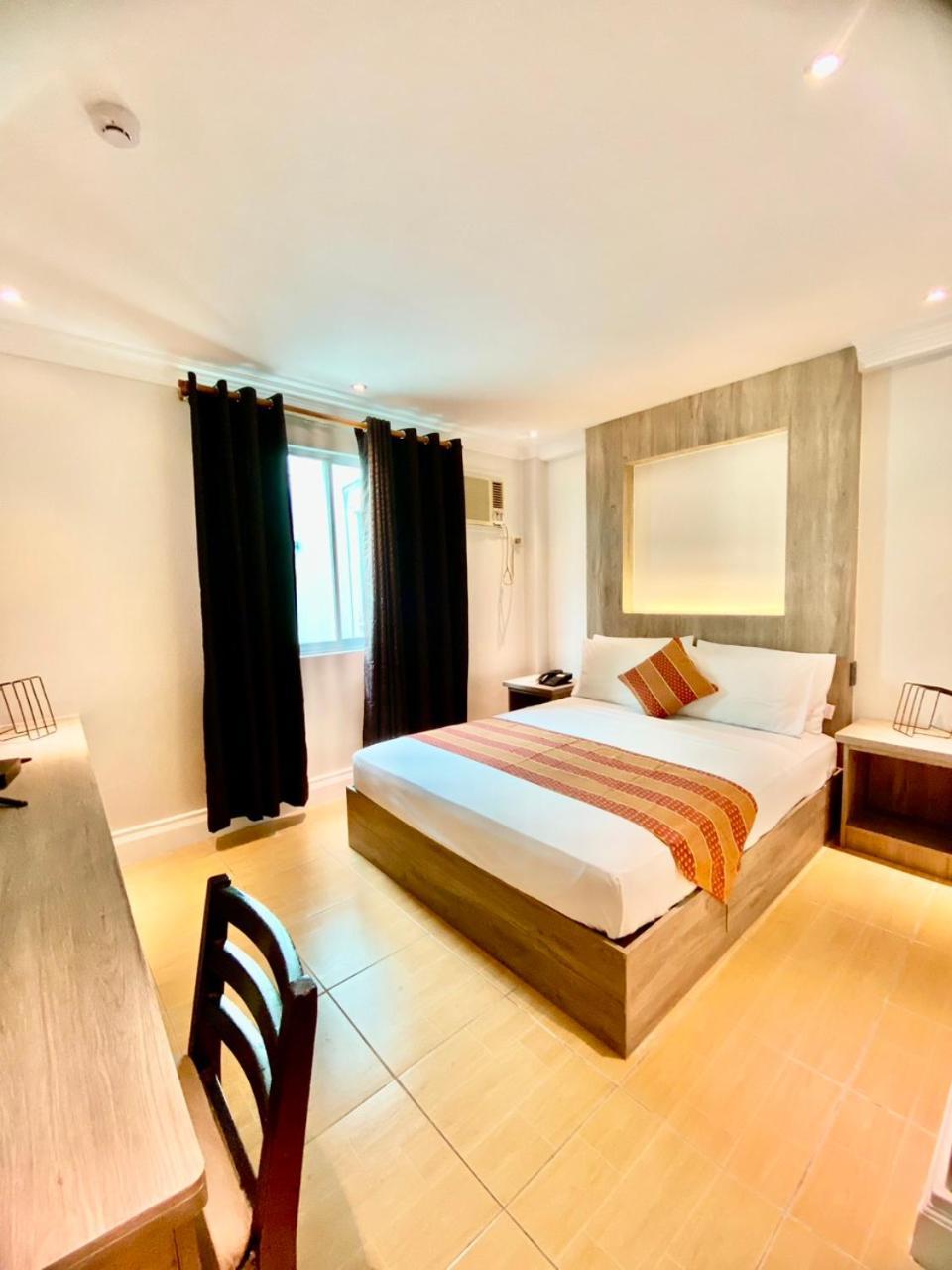 Hotel Euroasia By Bluebookers Angeles Buitenkant foto