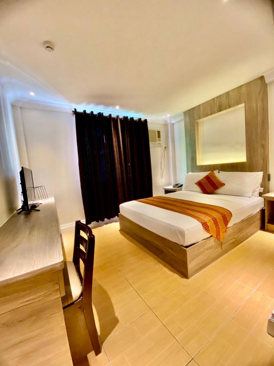 Hotel Euroasia By Bluebookers Angeles Buitenkant foto