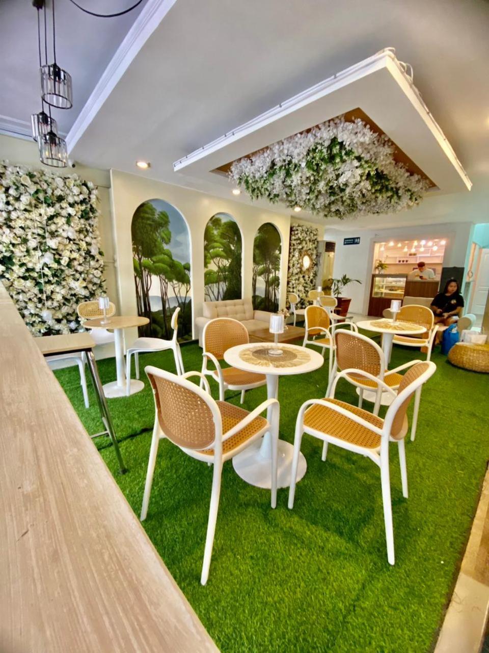 Hotel Euroasia By Bluebookers Angeles Buitenkant foto