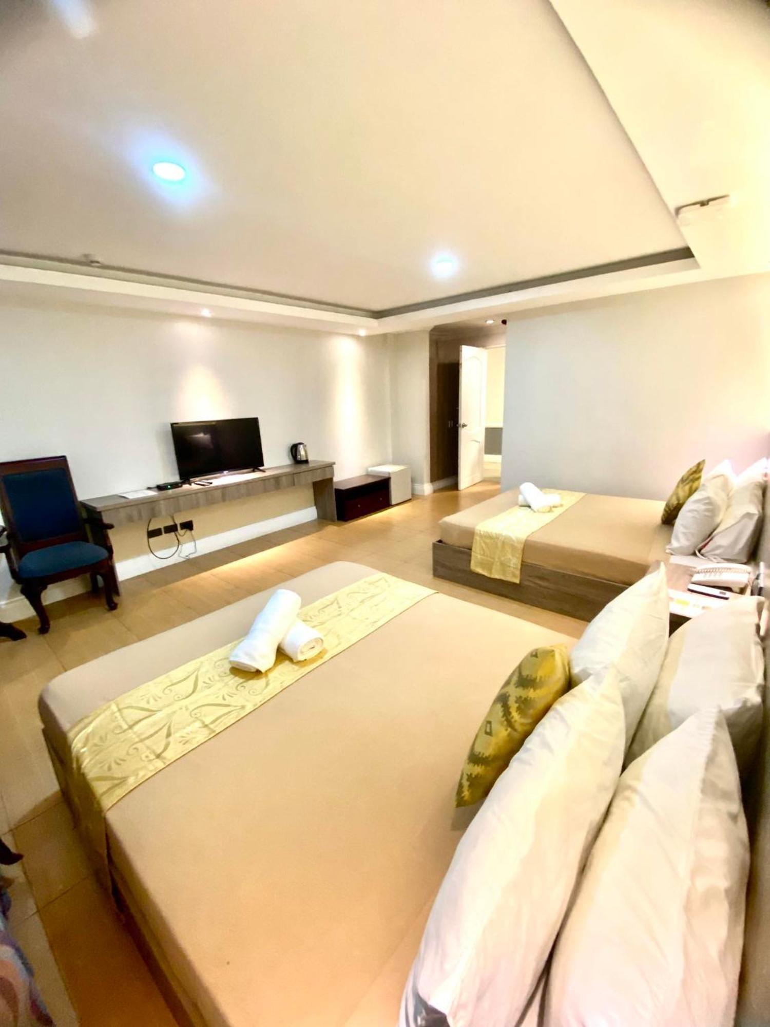 Hotel Euroasia By Bluebookers Angeles Buitenkant foto