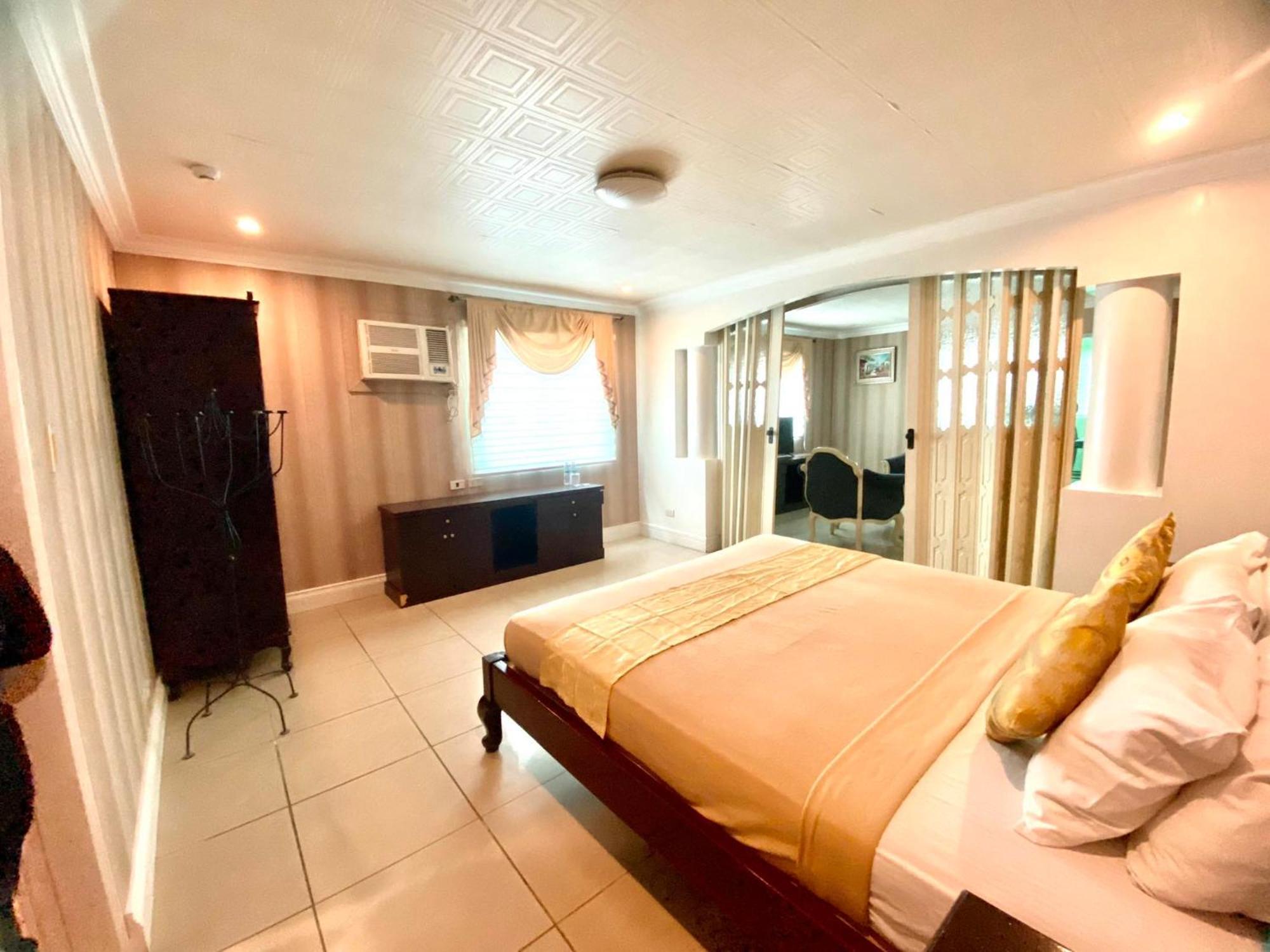 Hotel Euroasia By Bluebookers Angeles Buitenkant foto