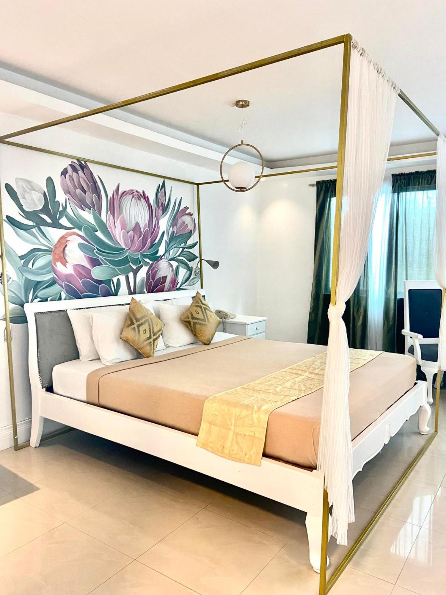 Hotel Euroasia By Bluebookers Angeles Buitenkant foto